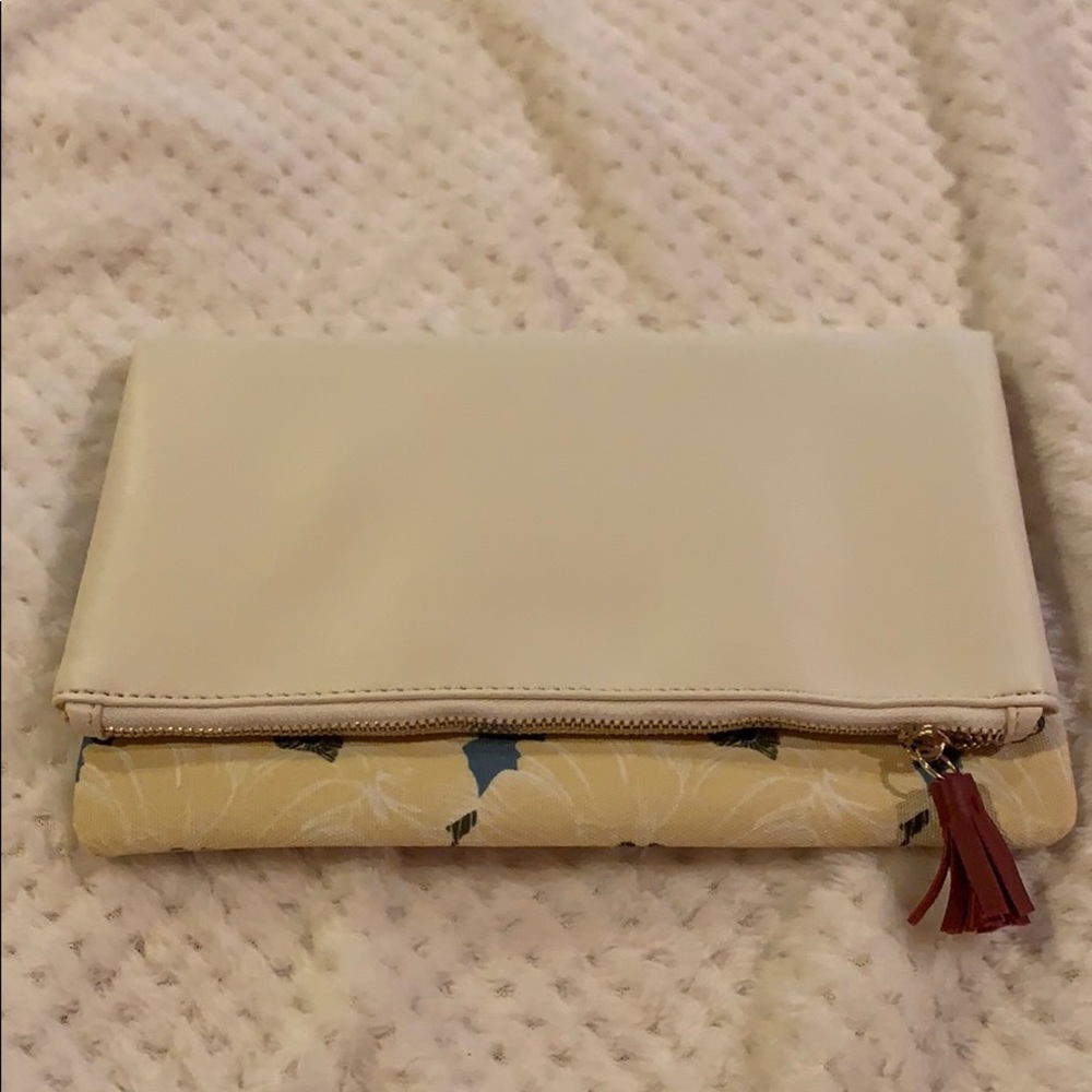Clutch pouch